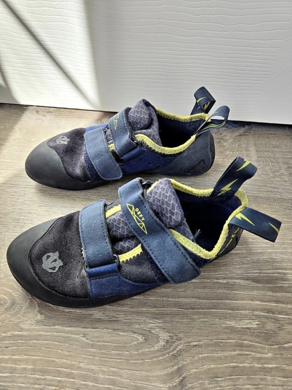 Evolv Defy Climbing Shoes Blue, Black, Green US 7 Trax